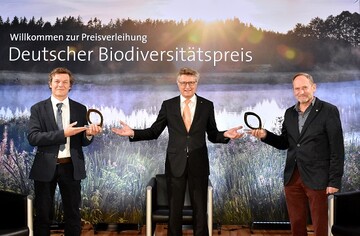 Dr. Alois Kapfer aus Tuttlingen und Dr. Herbert Nickel aus Gttingen wurden gestern mit dem DEUTSCHEN BIODIVERSITTSPREIS 2020 ausgezeichnet. 