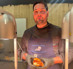 Matthias Fass, Produktentwickler bei Heidemark, servierte Pulled-Turkey-Burger.