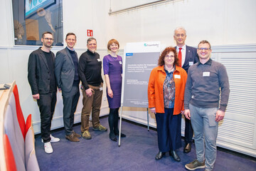 Feierliche Erffnung des Fraunhofer IGD Projektbros in Greifswald: Milan Bergheim, Dr. Philipp Wree, Prof. Dr. Gerald Jurasinski, Susanne Bowen, Prof. Dr. Katharina Riedel, Prof. Dr. Dieter W. Fellner, Dr. Daniel Pnisch (v.l.)
