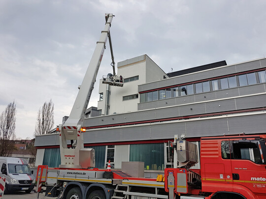 Anlieferung der Einzelmodule der Quartiere an einem Teil der Fassaden