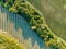 Luftaufnahme einer Photovoltaikanlage in der Landschaft