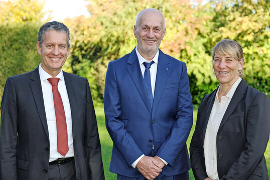 Ardian Koi (Mitte) mit EuroNatur-Vizeprsidentin Dr. Anna-Katharina Wbse und EuroNatur-Geschftsfhrer Gabriel Schwaderer