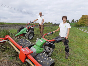 Steffen und Rudi Debatin sind über die Jahre ein eingespieltes Team im Bereich der Landschaftspflege geworden.