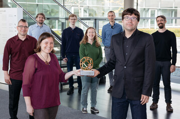 Das Team der Flora Incognita. Im Vordergrund Dr. Jana Wldchen und Prof. Patrick Mder.