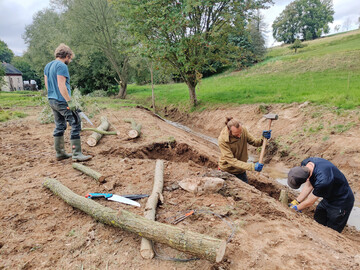 Einbau eines lebenden Abweisers aus Weidenmaterial zur Begr�nung und Erh�hung der Strukturvielfalt