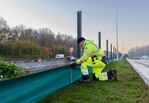 Mit Amphi Guard Mobil hat Blömen VuS aus Gescher jetzt einen neuen Amphibienschutzzaun für den temporären Einsatz entwickelt. Er ist dank hochreißfester Gewebefolie besonders witterungsbeständig und damit auch für den mehrjährigen beziehungsweise wiederholten Einsatz geeignet. Das System lässt sich zudem sehr leicht verbauen und erfüllt die Anforderungen des Merkblatts zum Amphibienschutz an Straßen (MAmS).