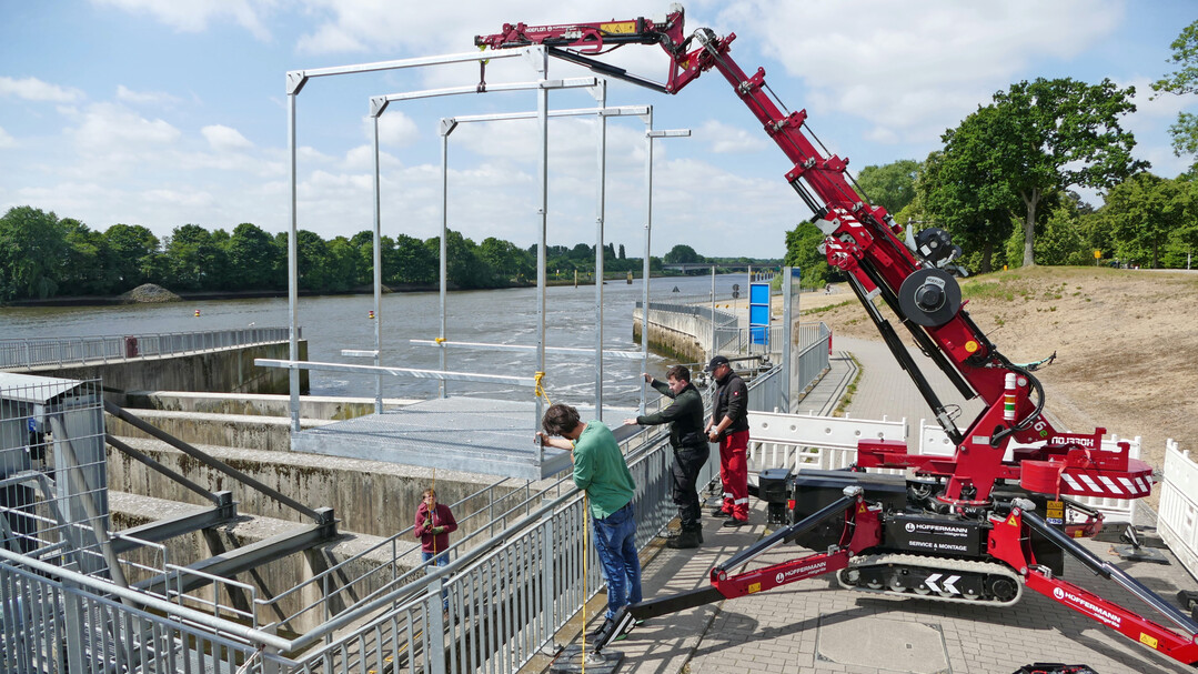 Bau der Falle für die Fischtreppe am Weserwehr