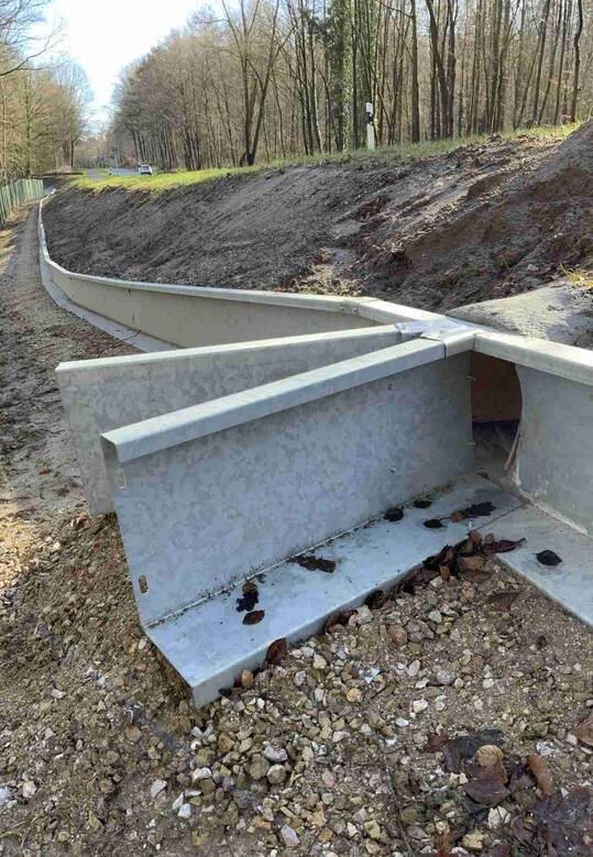 Leiteinrichtungen und Tunnel: Die ganzjhrigen Lsungen sind vergleichsweise schnell installiert und erfordern lediglich einen geringen Wartungsaufwand.