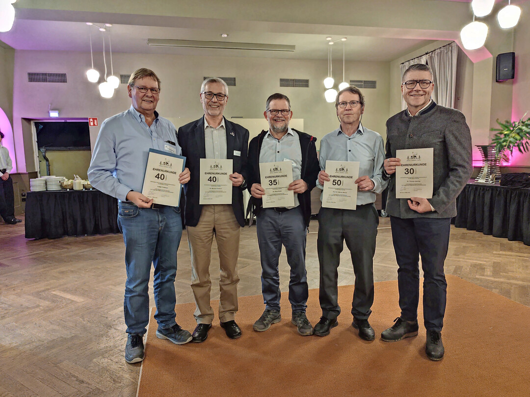 Die ausgezeichneten �WPSA-Jubilare� v. l.: Ludger Feldhaus, Prof. Michael Grashorn, Prof. Klaus Reiter, Prof. Werner Bessei, Dr. Thomas Janning. 