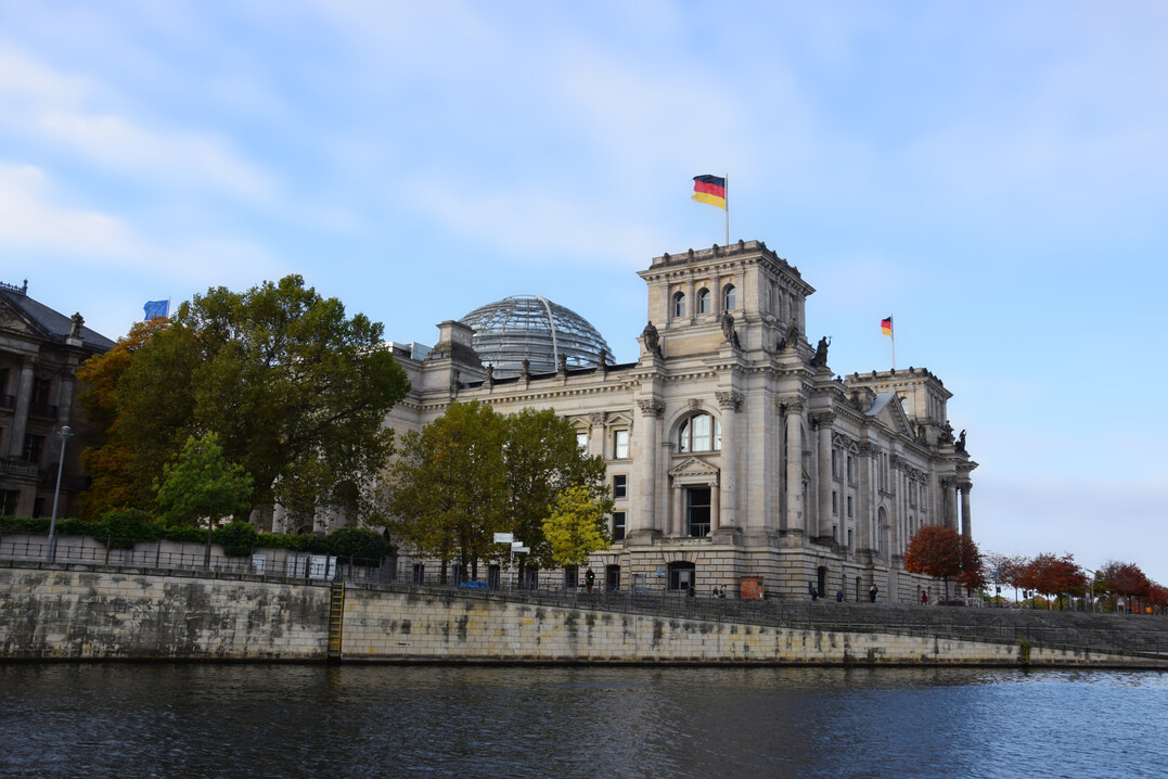Stadtb�ume am Reichstag in Berlin