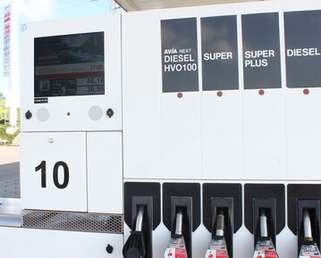 Gutes Gewissen tanken  eine Zapfsule der Tankstellenkette Avia Deutschland. Als groer Gesellschafter ist an ihr das sddeutsche Unternehmen Oest Energies beteiligt.