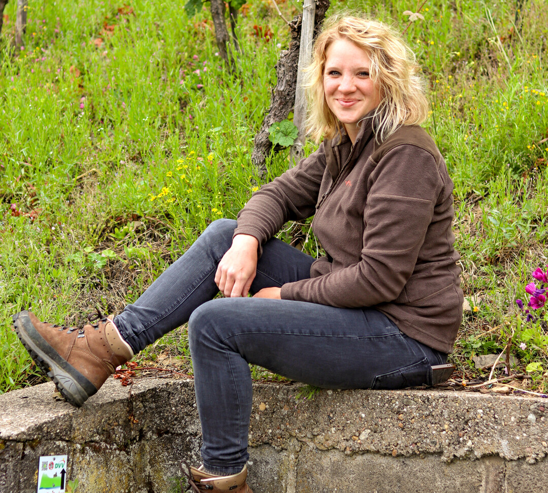 Kira Blinn hat mit 30 Jahren den Neustart als Winzerin gewagt. 