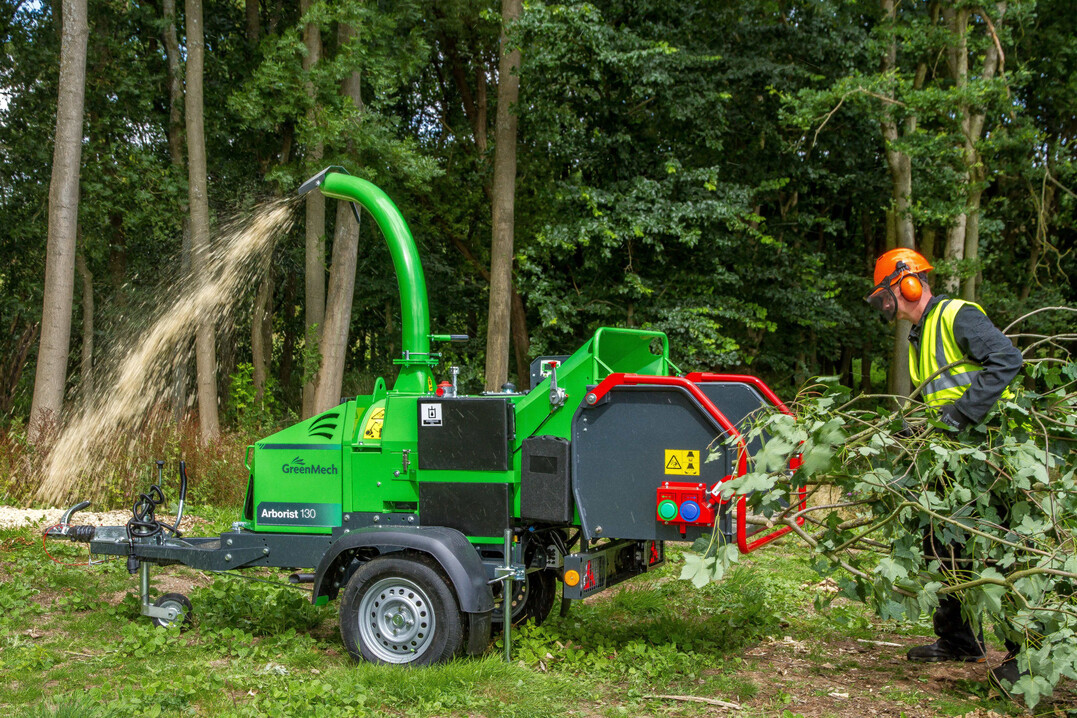 Der Anhnger-Hcksler Greenmech Arborist 130 (Stammdurchmesser max. 130 mm). Sein ausgeklgeltes Disc-Messer-System erzielt hohe Standzeiten.