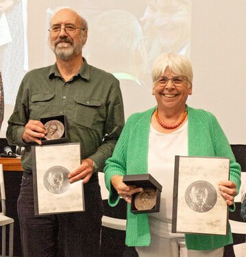 Prof. Dr. Dr. Martin Gorke und Dr. Gertrud Hein wurden mit der Hugo-Conwentz-Medaille ausgezeichnet.