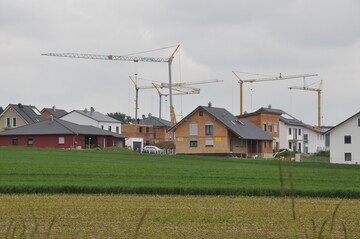 Vor allem der Bau von Ein- und Zweifamilienhusern wird durch 13b gefrdert.