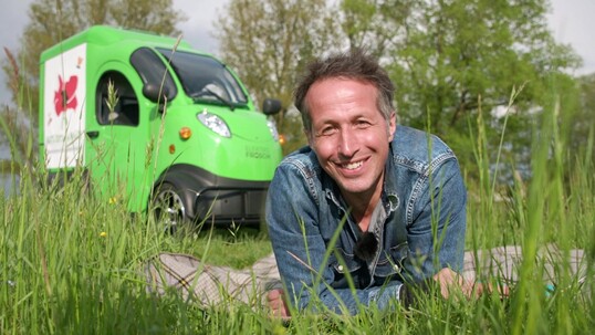 Willi Weitzel unterwegs im Auftrag des Deutschen Verbandes fr Landschaftspflege und der Initiative NATRLICH BAYERN  insektenreiche Lebensrume.