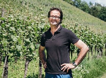 Matthias Brgi im eigenen Weinberg in Uerikon.