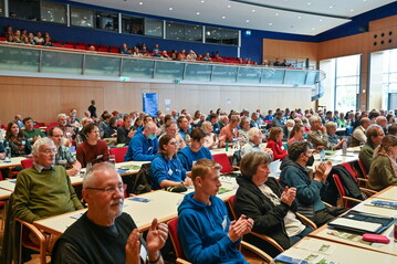 Die Delegiertenversammlung ist das Parlament des LBV und tagt einmal jhrlich. 72 Kreisgruppen entsenden gewhlte VertreterInnen, welche die groe Linie des Verbands diskutieren und inhaltliche Schwerpunkte setzen.