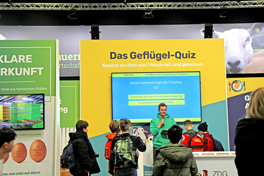 Halle 3: Der Zentralverband der Deutschen Geflügelwirtschaft e. V. (ZDG) präsentierte an seinem Stand das Schulprojekt „Geflügel macht Schule“.