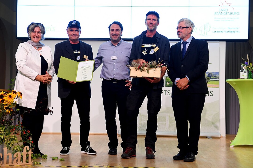 (v.l.n.r.) Maria Noichl MdEP, Preistrger Jrgen Zimmerer, Laudator Bastian Rochner, Preistrger Jrg Wiedemann, Umweltminister Axel Vogel