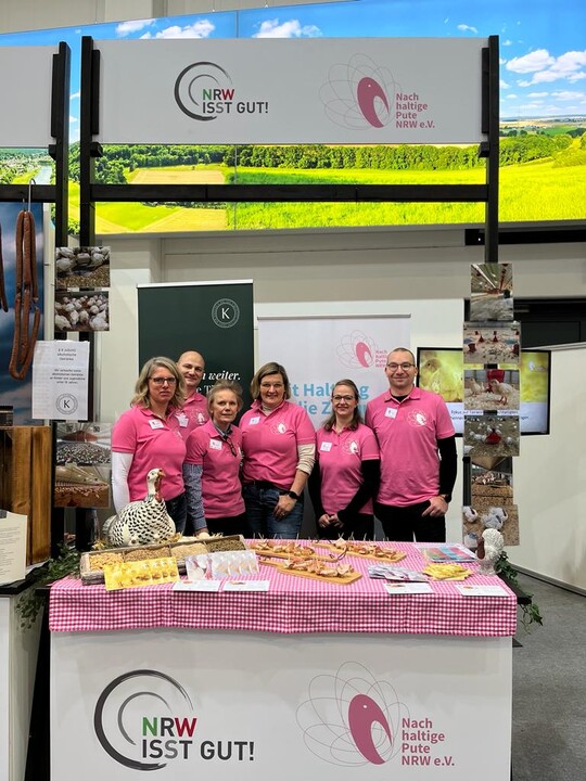 Das Stand-Team auf der Internationalen Grünen Woche. Im Bild, 3. v.l.: Bettina Gräfin von Spee.