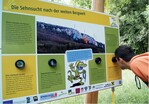 Abb. 1: Themenwege als Bildungsangebot in Schutzgebieten – der Erlebnisweg Peilstein im Biosphärenpark Wienerwald.© E.C.O., Anna KovarovicsInterpretive trails as educational offer in protection areas – the adventure trail ‘Peilstein’ in the Biosphere Reserve Wienerwald.