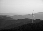 Abb. 5: Windenergieanlage im Schwarzwald bei Freiburg.  Foto: Simone Schuldis - Fotolia.com