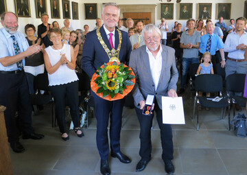 Fr seinen jahrzehntelangen Einsatz fr Nautrschutz ubnd Umweltbildung wurde Prof. Dr. Zucchi jetzt mit dem Bundesverdienstorden ausgezeichnet.