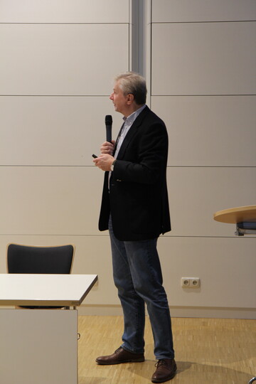 Prof. Dr. Timm Harder, Leiter des Nationalen Referenzlabors für Aviäre Influenza am Institut für Virusdiagnostik des Friedrich-Loeffler-Instituts.