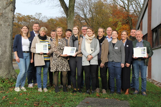 Referenten und Vertreter der Praxisbetriebe trafen sich am 22. November 2023 zur Abschlussveranstaltung des MuD Projekts #Pute@Praxis auf Haus Düsse.