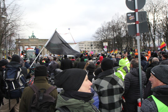 Schätzungen zufolge versammelten sich am 15. Januar 2024 rund 30.000 Demonstranten vor dem Brandenburger Tor in Berlin.
