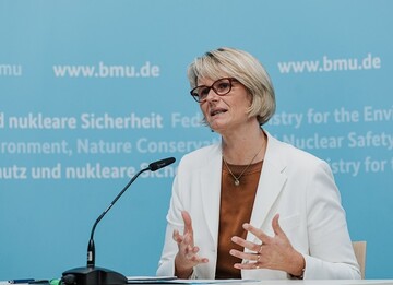Bundesministerin Anja Karliczek im Rahmen der Pressekonferenz. 