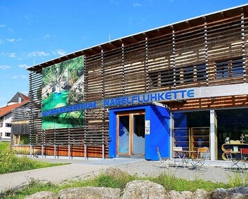 In dem Naturparkzentrum direkt neben dem grten Natursee im Allgu bekommen Besucher das ntige Wissen und die dazugehrigen Materialien, um ihren Besuch im Naturpark zu einem unvergesslichen Erlebnis werden zu lassen. 