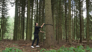 Industriedesigner Konstantin Wolf gewinnt James Dyson Award mit Projekt zur Landzeitberwachung von Wldern.
