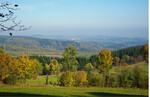 <strong>Abb. 1: </strong>Typischer Blick über das Untersuchungsgebiet auf deutscher Seite vom Geisingberg bei Altenberg nach Nordwesten. © Olaf Bastian Typical view over the study area from the Geising mountain near Altenberg towards north-west.