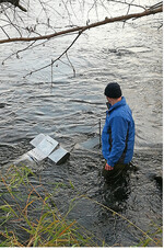 Mit dem „Manta-Trawl“ werden die Wasserproben entnommen.