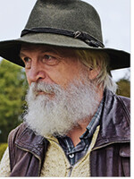 Günther Czerkus hat ursprünglich Pädagogik in Köln studiert. Seit den 80er-Jahren ist er Berufsschäfer und engagiert sich als Vorsitzender des Bundesverbandes Berufsschäfer für die Zukunft der Schäferei.