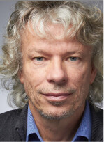 Dr. habil. Karsten Grunewald arbeitet seit 2009 als wissenschaftlicher Mitarbeiter und Projektleiter am Leibniz-Institut für ökologische Raumentwicklung (IÖR) in Dresden. Zuvor Dozent für Ressourcenschutz an der TU Dresden. Studium der Geographie, Mathematik und Pädagogik in Potsdam; dort 1993 Promotion. 1997 Habilitation an der TU Dresden. Forschungsschwerpunkte: Landschafts- und Klimawandel, Erfassung und Bewertung von Ökosystemleistungen, Ecosystem Accounting, grüne Stadtentwicklung.