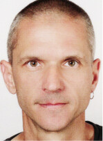 Arno Reinhardt studierte Biologie an der Universität Konstanz,
zum Teil in Kooperation mit
dem Max-Planck-Institut für
Ornithologie in Radolfzell.
Arbeitet seit 15 Jahren als Umweltgutachter mit Schwerpunkt
Avifauna, Artenschutz und
Eingriffsregelung bei der TNL.
> arno.reinhardt@tnl-umwelt.de