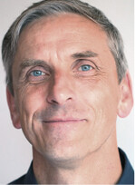 Klaus Jödicke studierte Biologie
in Düsseldorf und in Kiel und ist
seit 1992 als Gutachter in der
Landschafts- und Naturschutzplanung tätig. Seit 2001 Geschäftsführer des Planungsbüros Biologen im Arbeitsverbund Bordesholm. Tätigkeitsschwerpunkt ist die Erstellung
von Fachgutachten für Naturschutzprojekte und
Eingriffsvorhaben, seit 2002 Begleitung von Freileitungsplanungen.
> joedicke@bia-planung.de