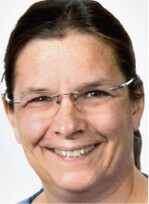 Melanie van de Flierdt absolvierte den Studiengang Landschaftsentwicklung an der
Fachhochschule Osnabrück,
Schwerpunkt Ökologie/Vegetationskunde. Nach mehrjähriger
freiberuflicher Tätigkeit im
vegetationskundlichen Monitoring und der Zielartenerfassung
Eintritt als wissenschaftliche Mitarbeiterin in das
Team des Ingenieur- und Planungsbüros Lange
GbR in Moers. Seit 2008 bearbeitet sie dort artenschutzrechtliche Fragestellungen, seit 2012 mit
einem Schwerpunkt bei Freileitungsvorhaben.
> Melanie.v.d.Flierdt@langegbr.de