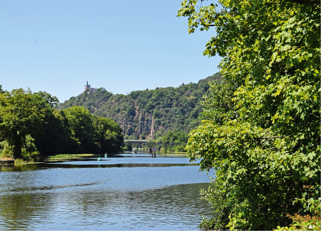 Die Lahn mit Blick auf Kloster Allerheiligenberg