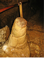 Abb. 6: Abgesägter Tropfstein in der Gutenberger Höhle.