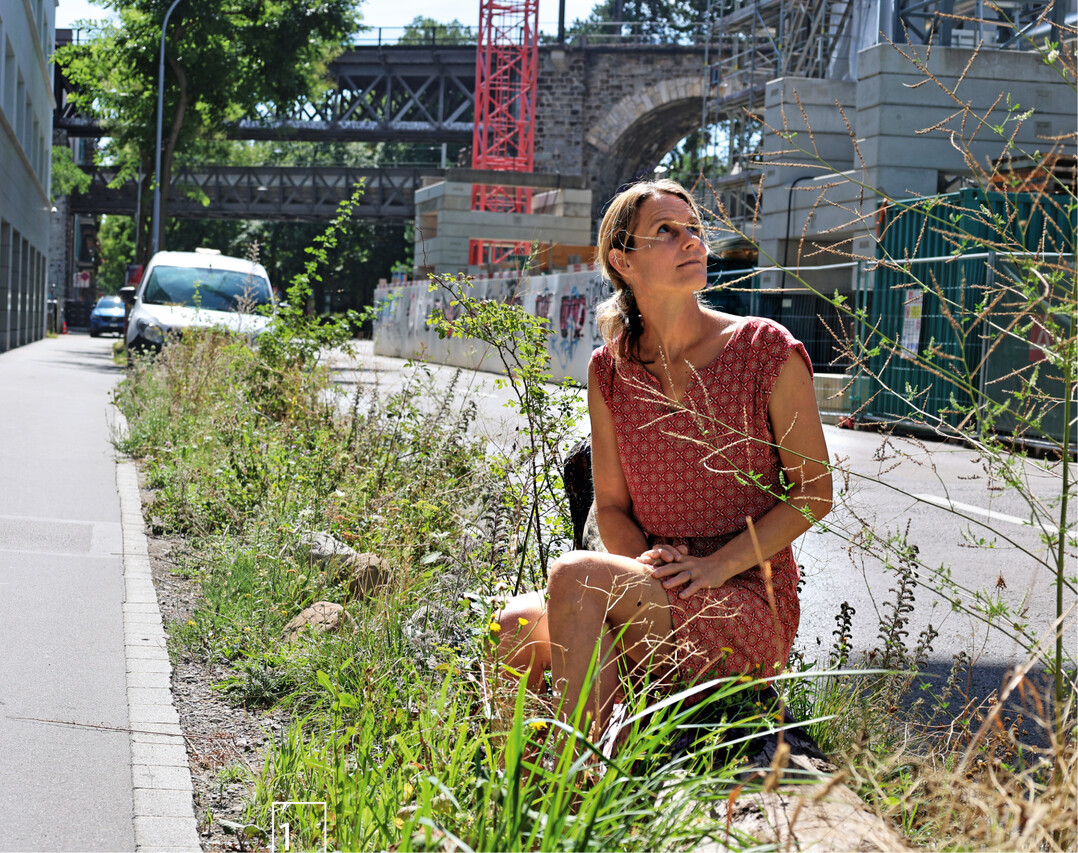 1 Isabella Sedivy kämpft als "Asphaltknackerin" für mehr Grün im Siedlungsraum.
