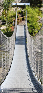 5 Der Alpinsteig Höll Rohrmoos ist dank der Hängebrücke nichts für schwache Nerven.
