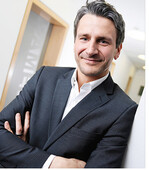 Sein Kollege Marius Sobkowiak ist einer der Gesellschafter des Unternehmens und leitet die Bereiche Straßenbau und Bauüberwachung.