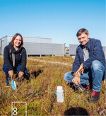 8 Auf den Dächern der Signal-Iduna-Gruppe arbeitet Kirsten Gulau gerade an einem Gründach-Monitoring.