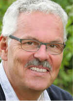 Dr. Andreas von Lindeiner hat Biologie in Aachen und Tübingen studiert und ist seit 1993 beim LBV. Außerdem ist er Präsident des Deutschen Rats für Vogelschutz.