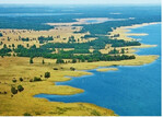 Abb. 3: Aus der Luft wird das Mosaik aus Wäldern, Mooren und Seen in der Jagdruhezone am Ostufer der Müritz besonders gut sichtbar.