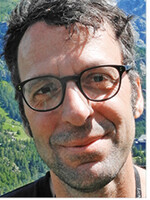 Ariel Bergamini hat über Moose in Flachmooren promoviert und ist seit 2011 Leiter der Gruppe „Lebensraumdynamik“ der Eidgenössischen Forschungsanstalt für Wald, Schnee und Landschaft.